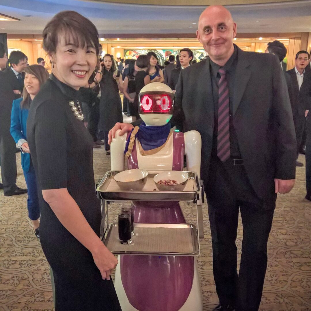 KI kommt auch als personifizierter Helfer daher